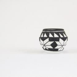 Clay Black &amp; White Acoma Pot